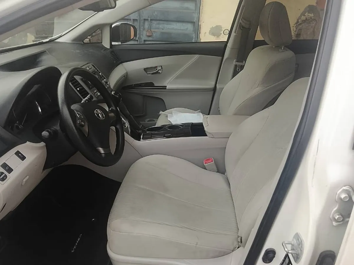 Toks Toyota Venza 2010 with panoramic - Image 4