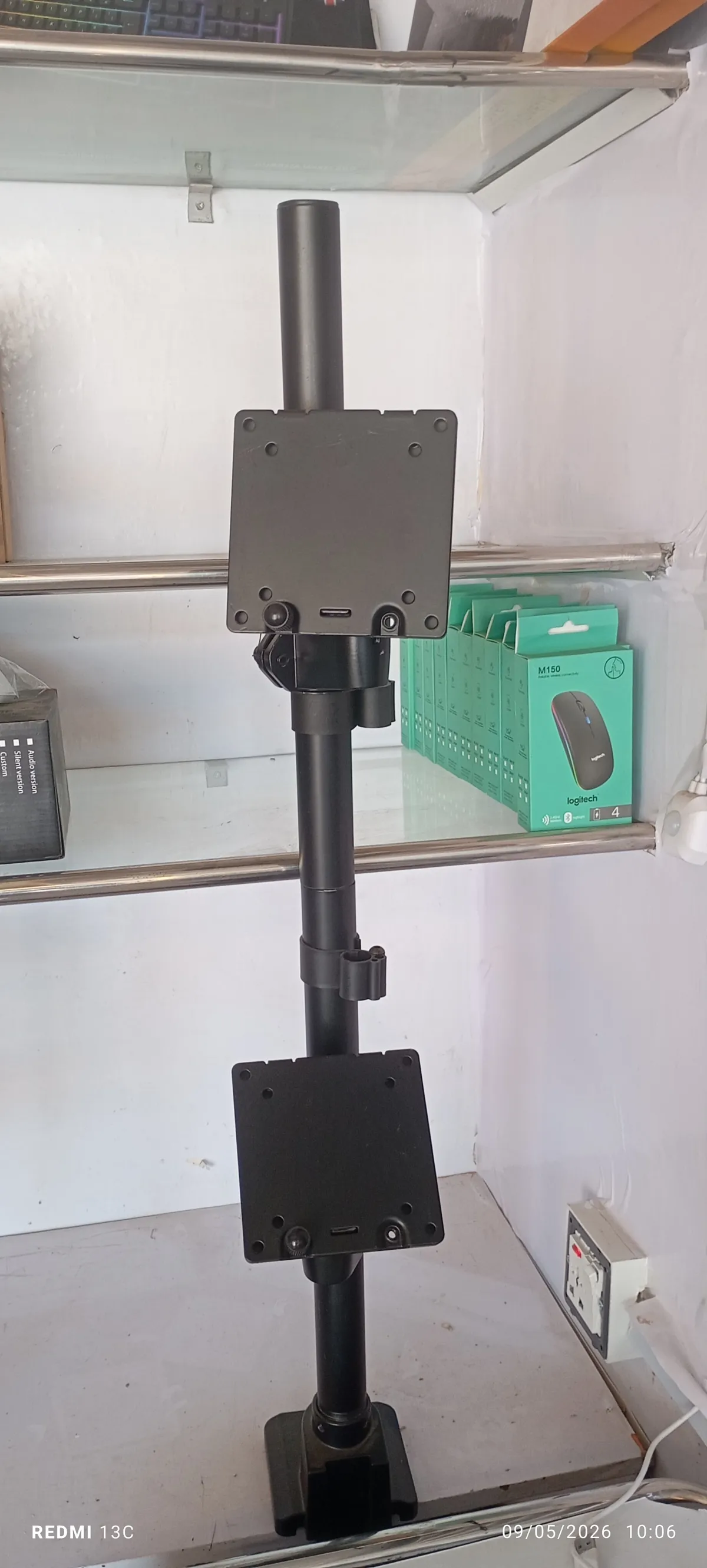 Double vertical monitor arm - Image 2