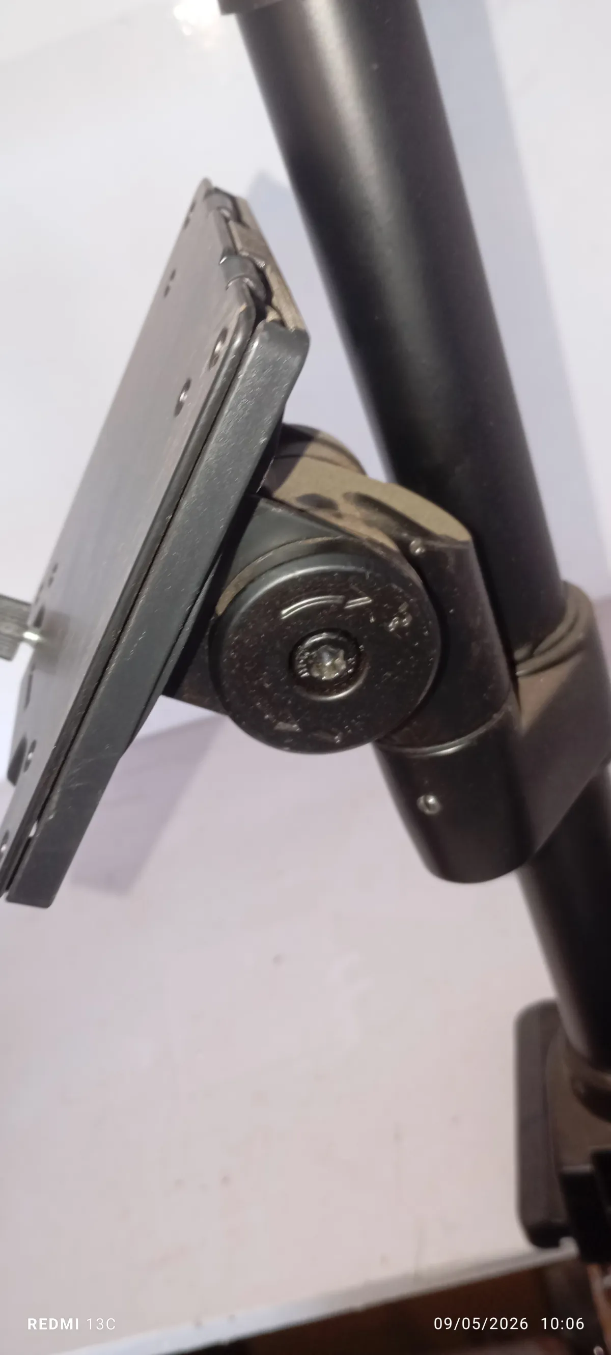 Double vertical monitor arm - Image 5