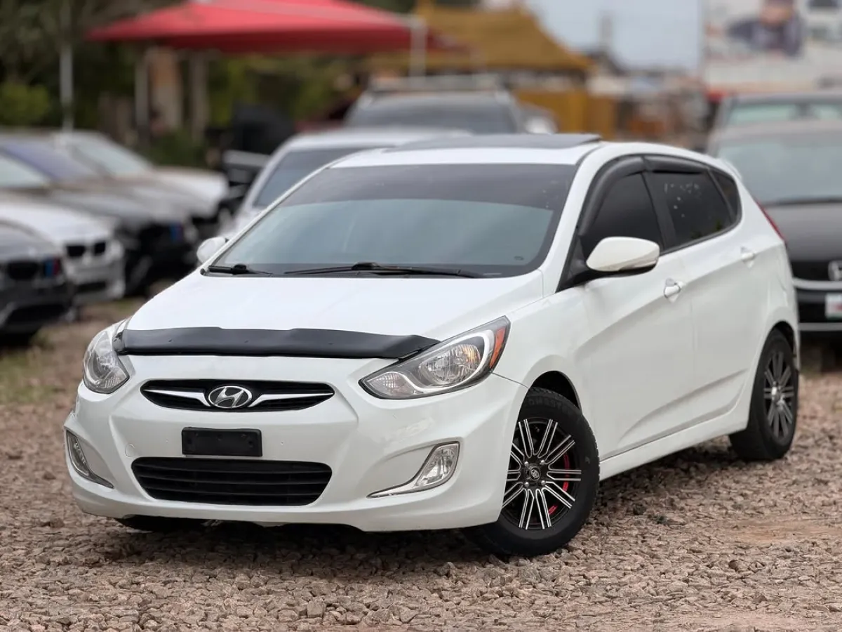 Hyundai Accent - Image 6
