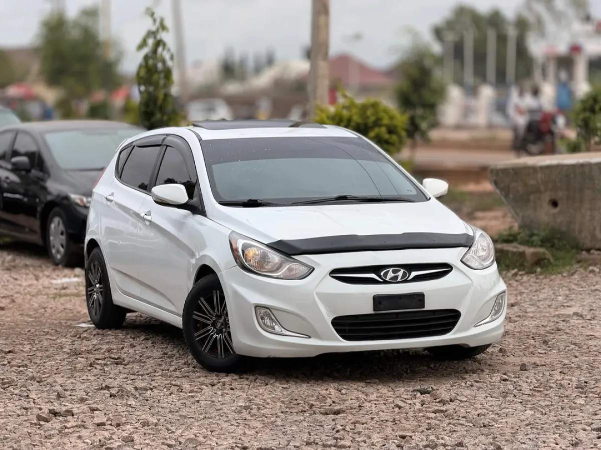 Hyundai Accent - Image 7