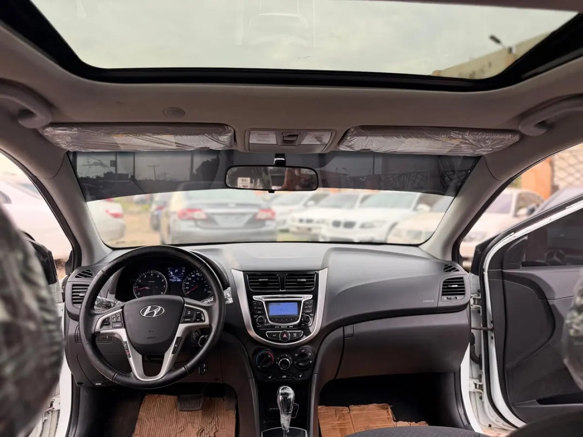 Hyundai Accent - Image 9