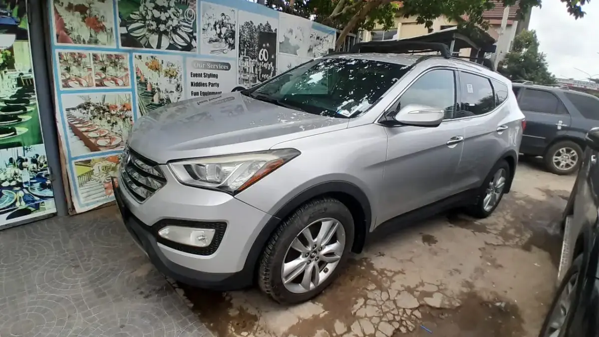 Foreign Used Hyundai Sante Fe - Image 6