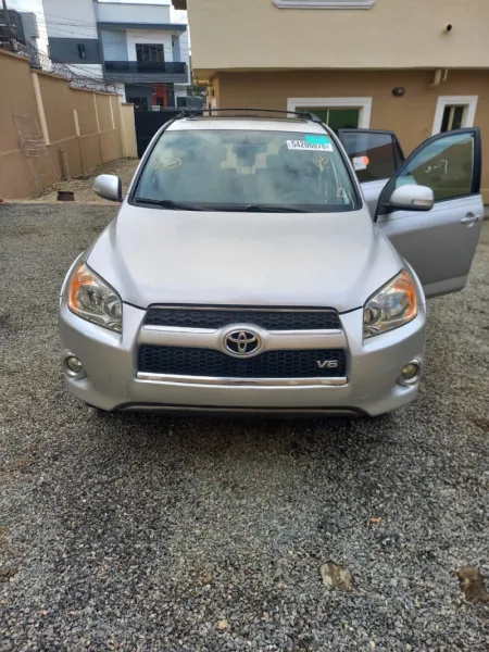 Tokunbo 2009 Toyota RAV4 Limited V6 Full Option