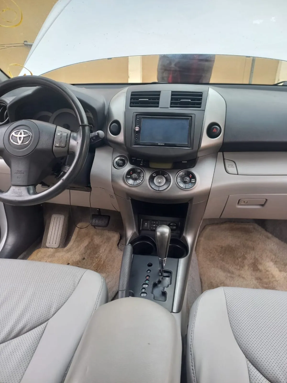 Tokunbo 2009 Toyota RAV4 Limited V6 Full Option - Image 2