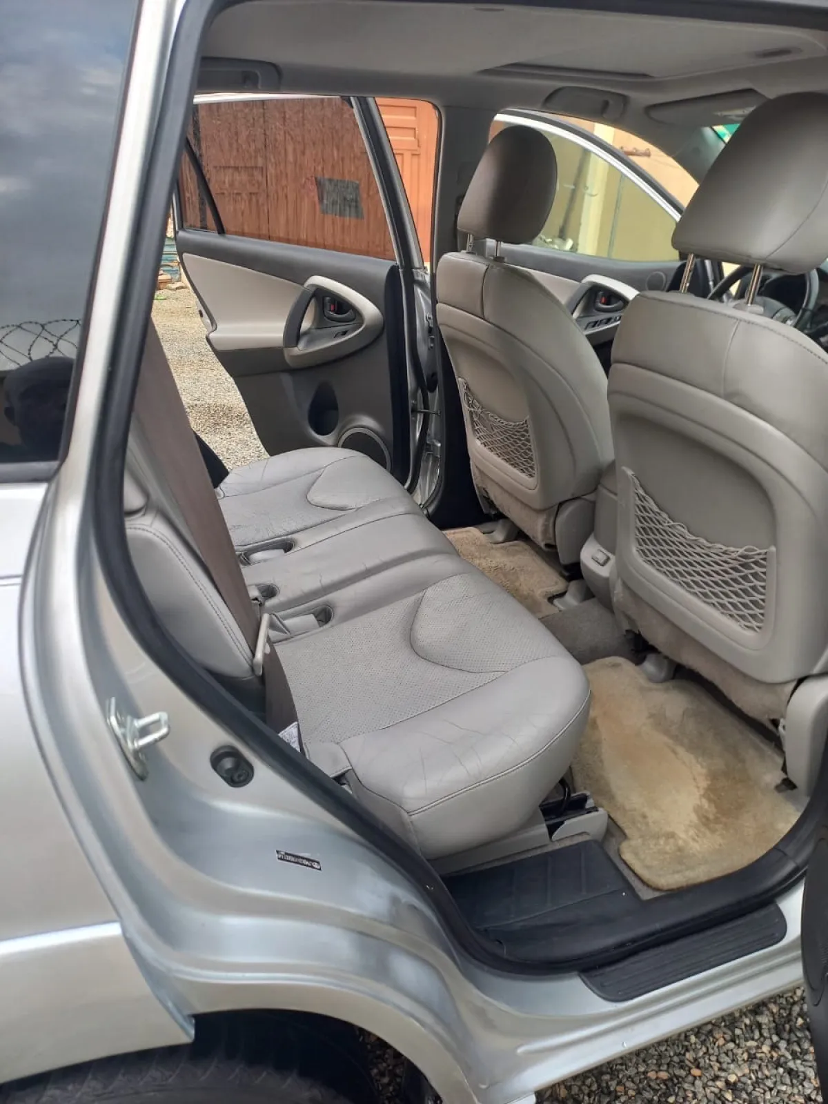 Tokunbo 2009 Toyota RAV4 Limited V6 Full Option - Image 4