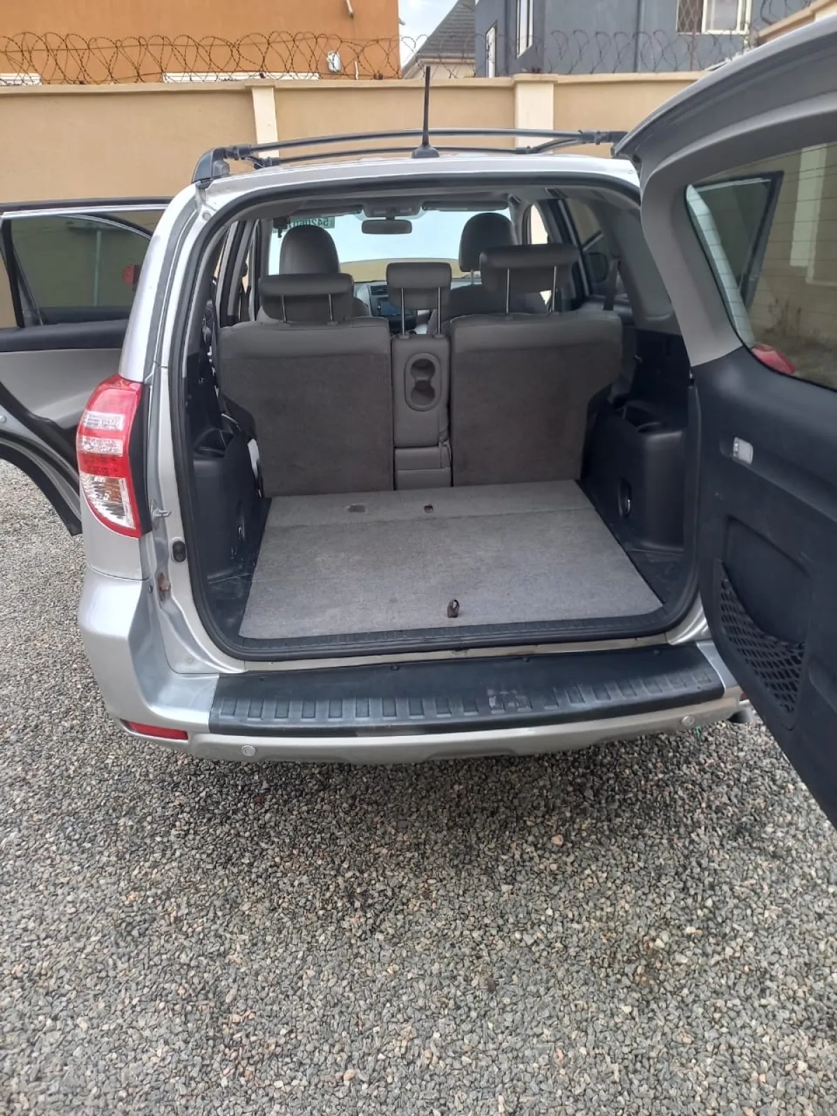 Tokunbo 2009 Toyota RAV4 Limited V6 Full Option - Image 5