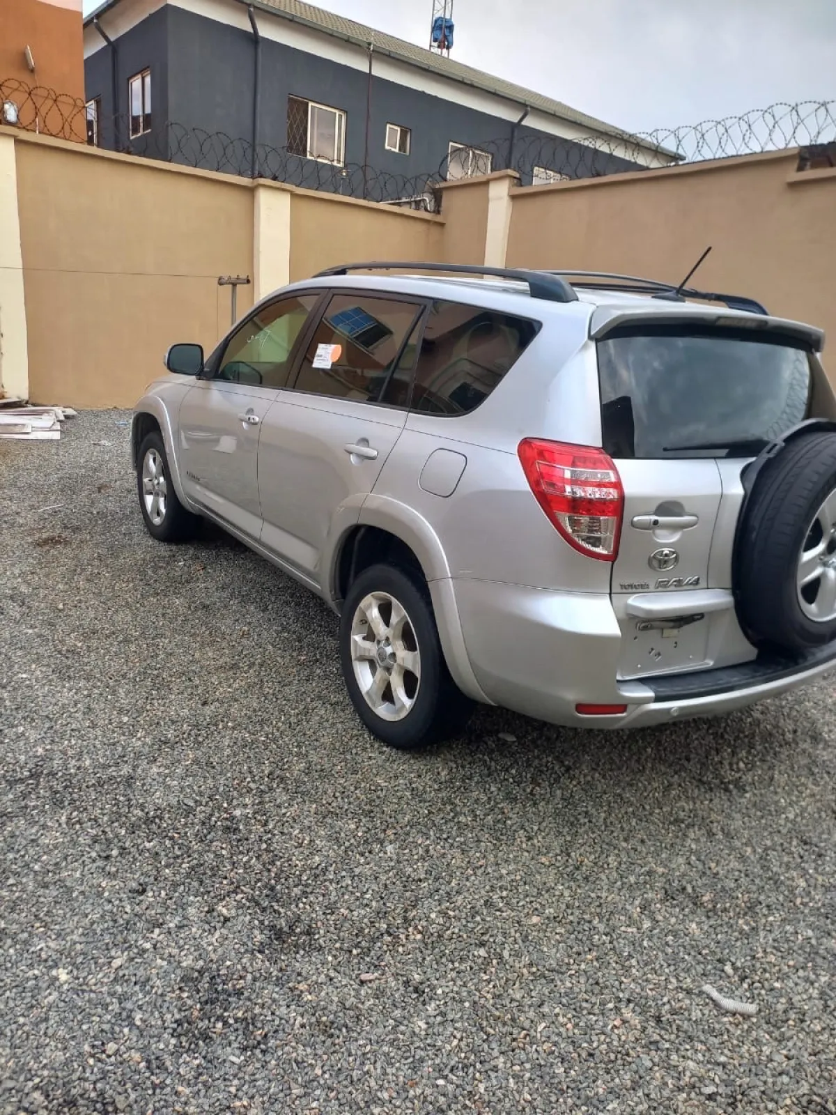 Tokunbo 2009 Toyota RAV4 Limited V6 Full Option - Image 8