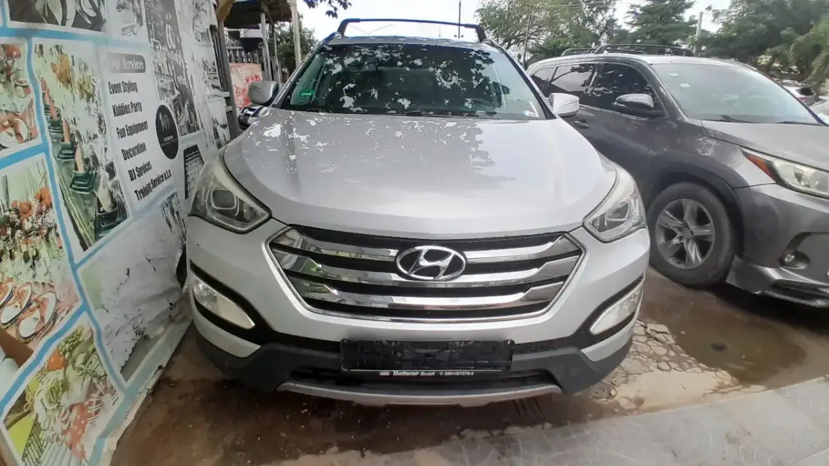 Foreign Used Hyundai Sante Fe - Image 1