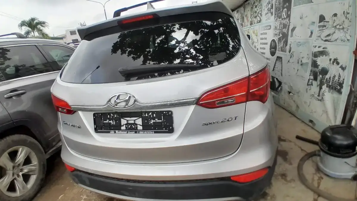 Foreign Used Hyundai Sante Fe - Image 9