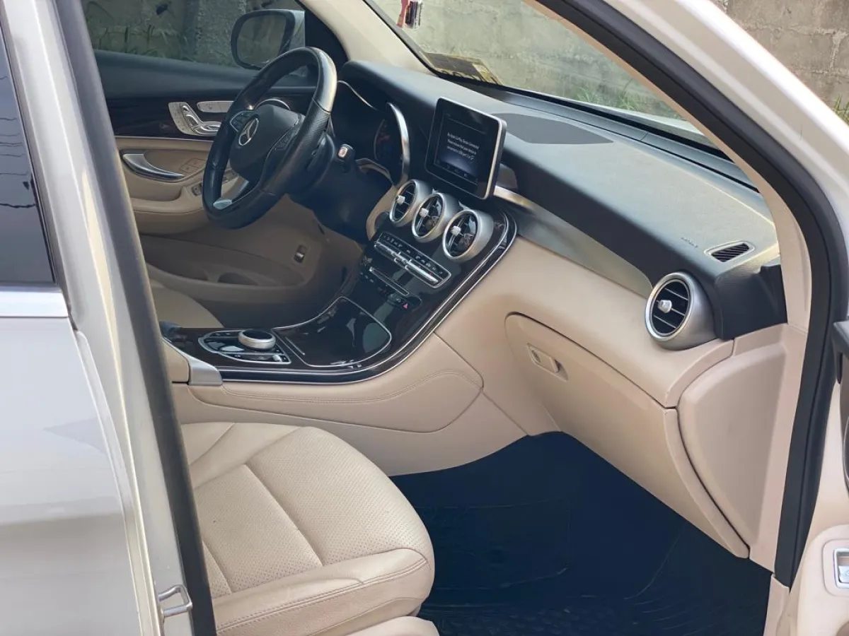 Mercedes Glc300 4matic 2019 Model - Image 2