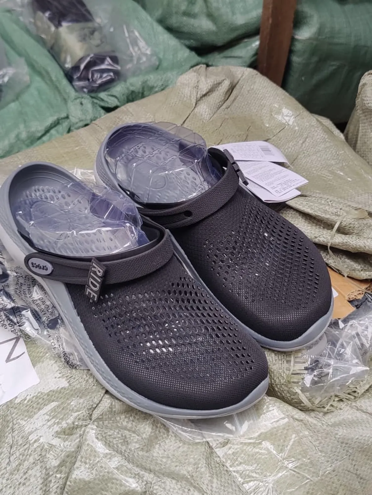 Quality unisex crocs - Image 2