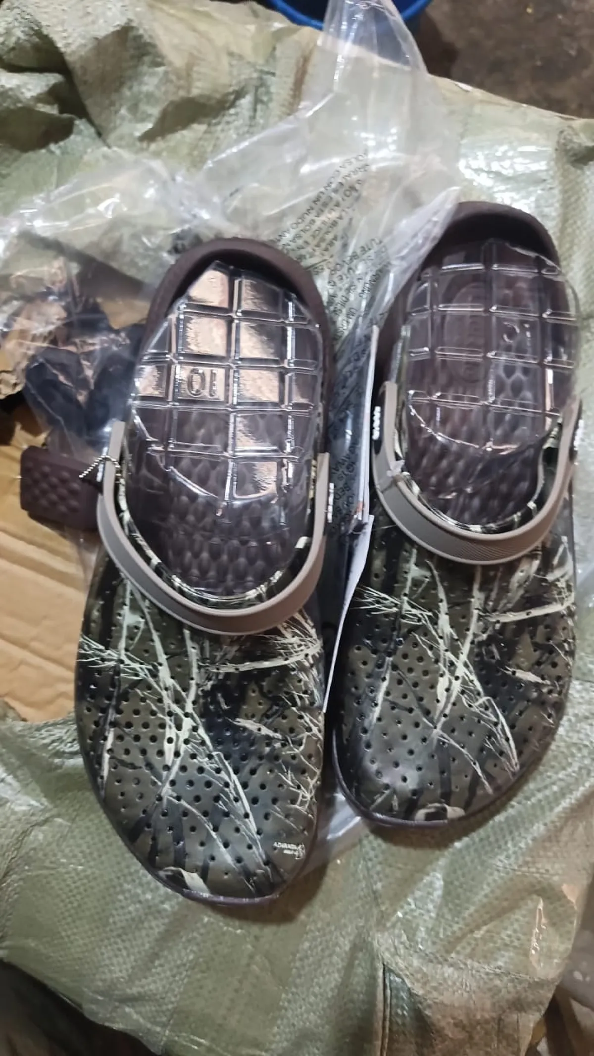Quality unisex crocs - Image 3