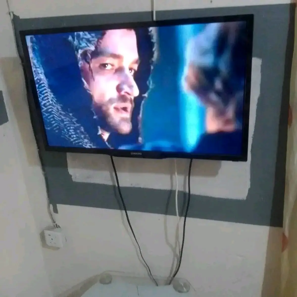 Samsung 32inches TV - Image 1