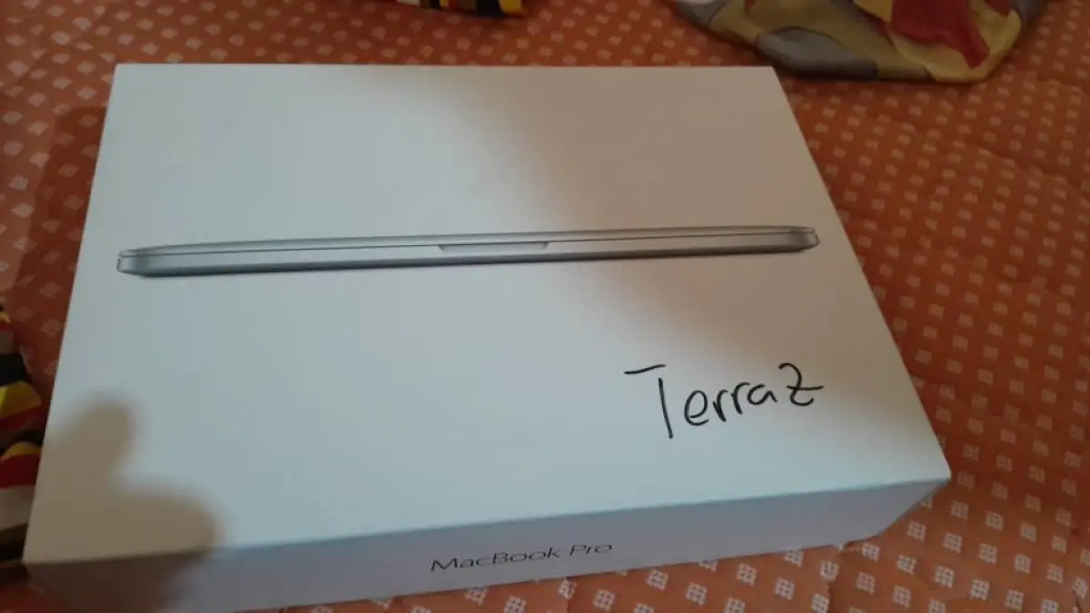 Mac Book Pro = 2014 - Image 2