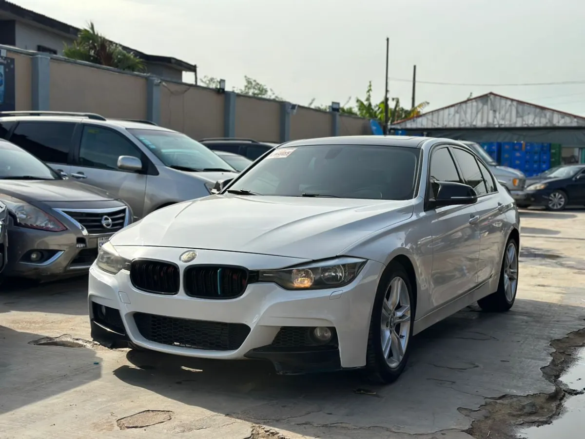 Foreign used BMW 320i 2014 - Image 2