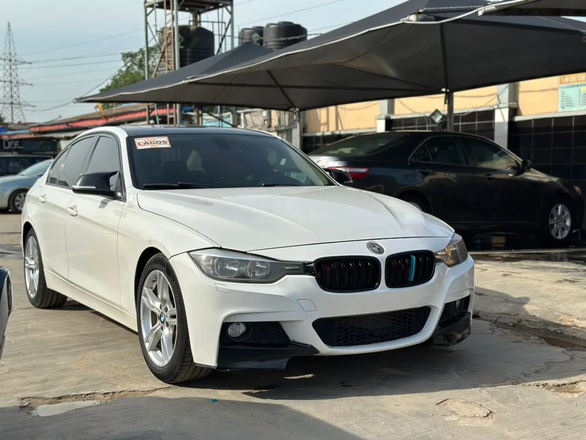 Foreign used BMW 320i 2014 - Image 3
