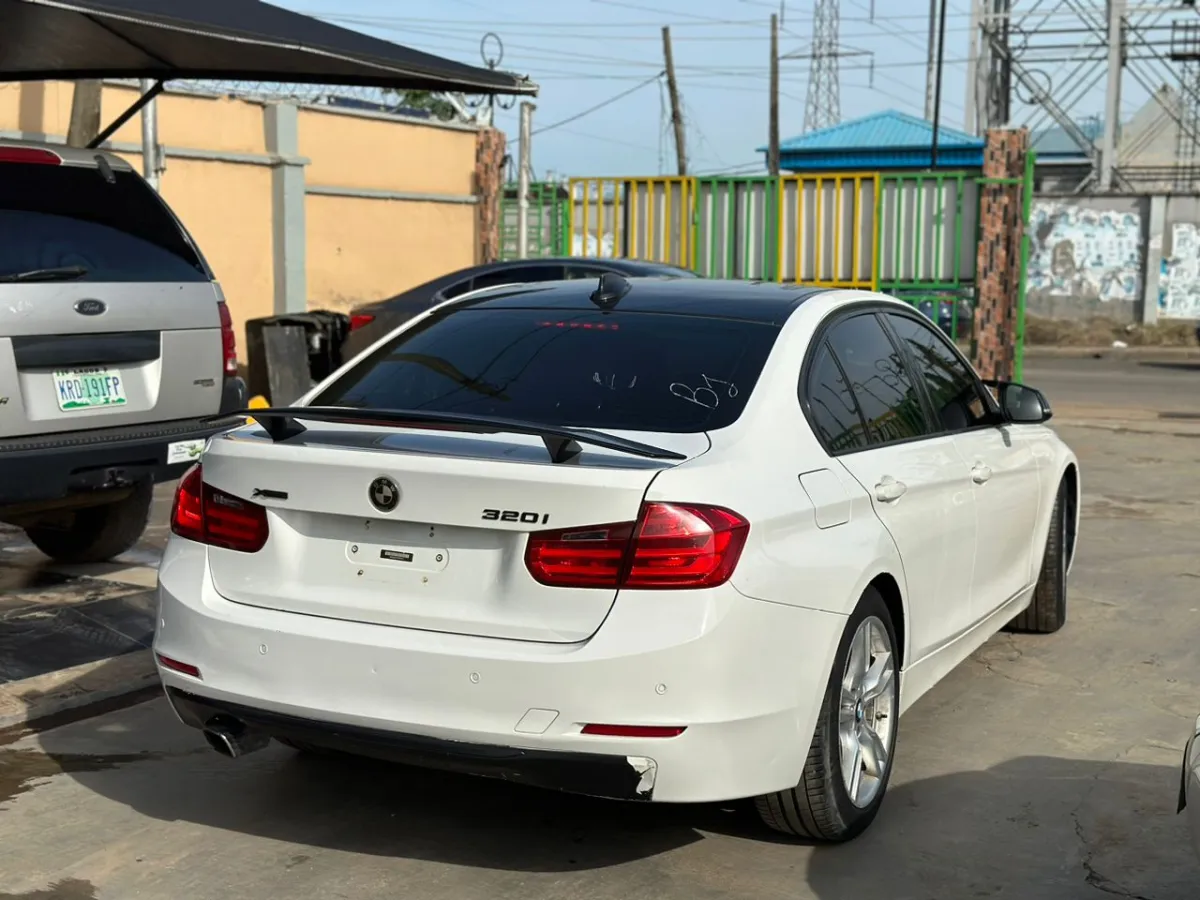 Foreign used BMW 320i 2014 - Image 4