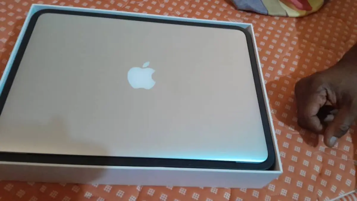 Mac Book Pro = 2014 - Image 3