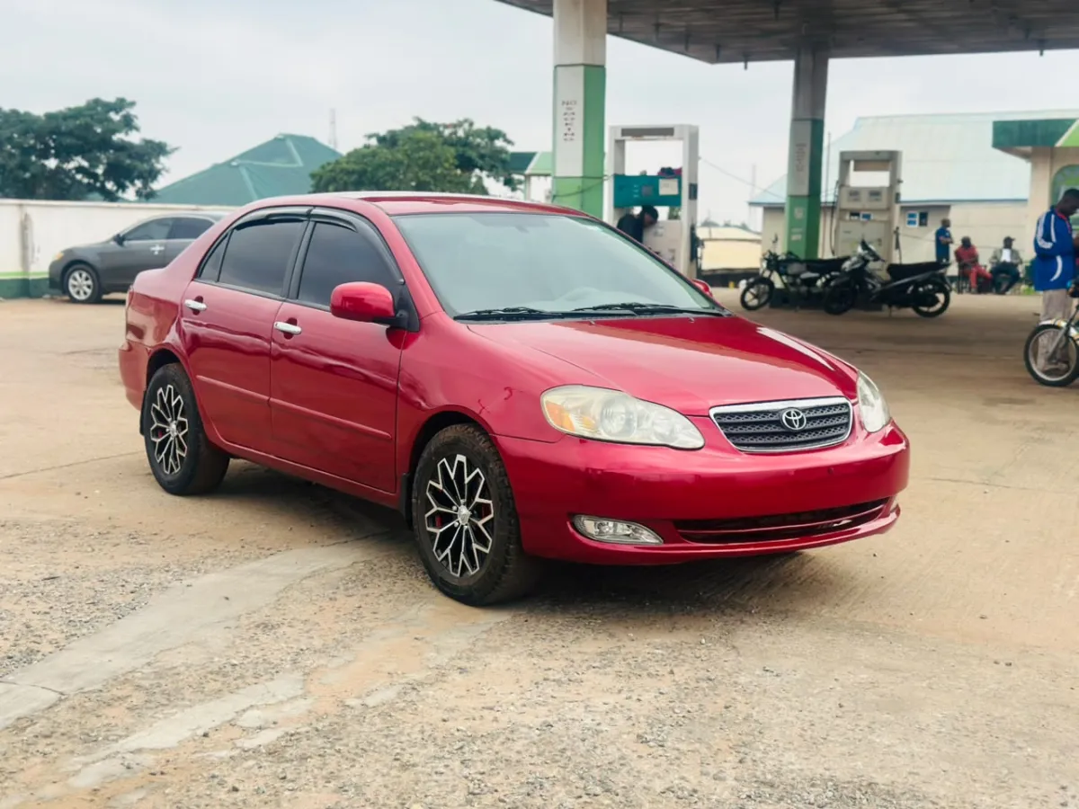 very clean 2005 model toyotal corolla - Image 2