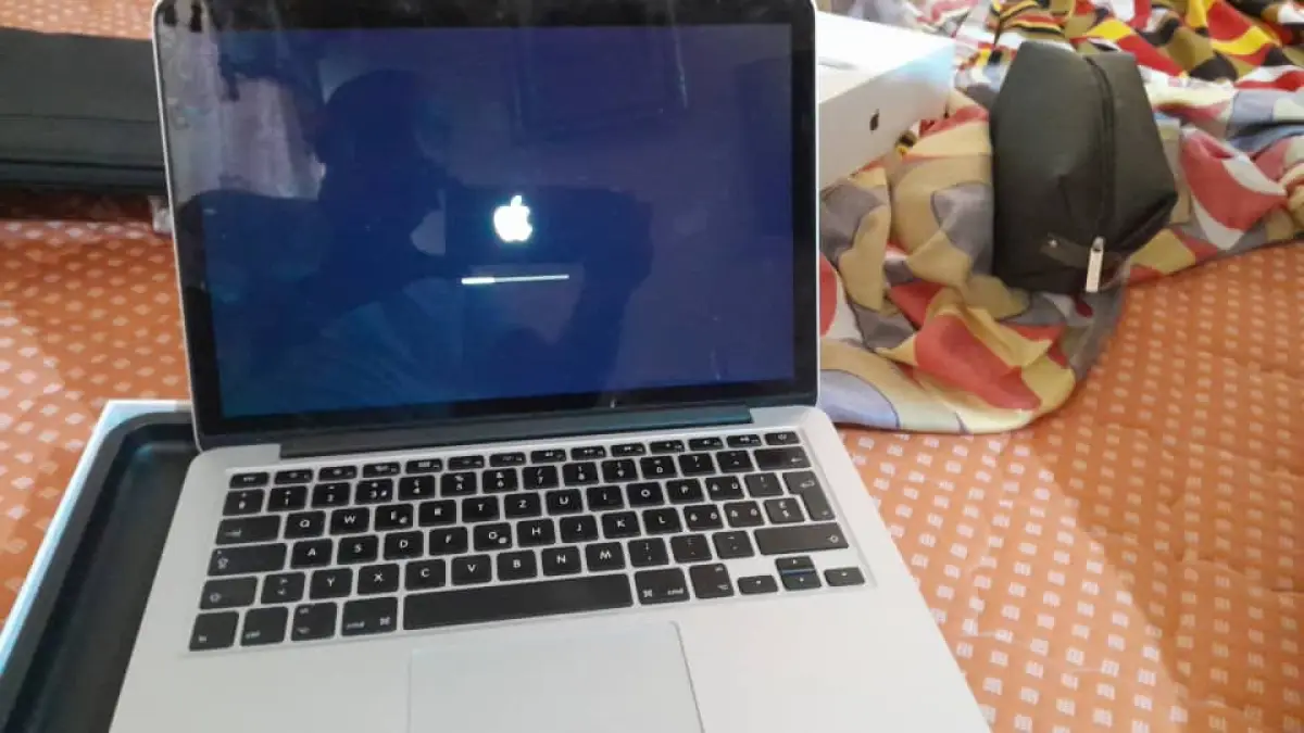 Mac Book Pro = 2014 - Image 4
