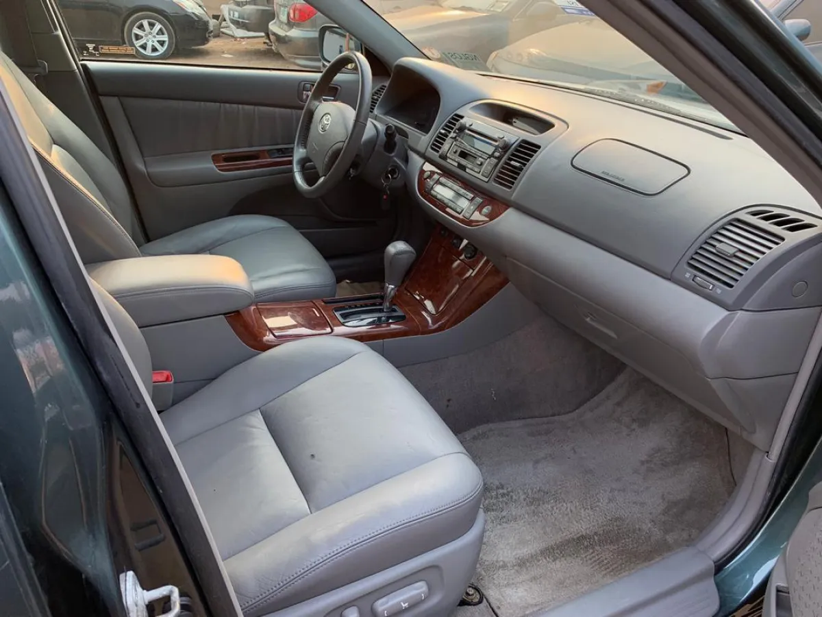 2006 Toyota Camry XLE V6 V4 Available - Image 4