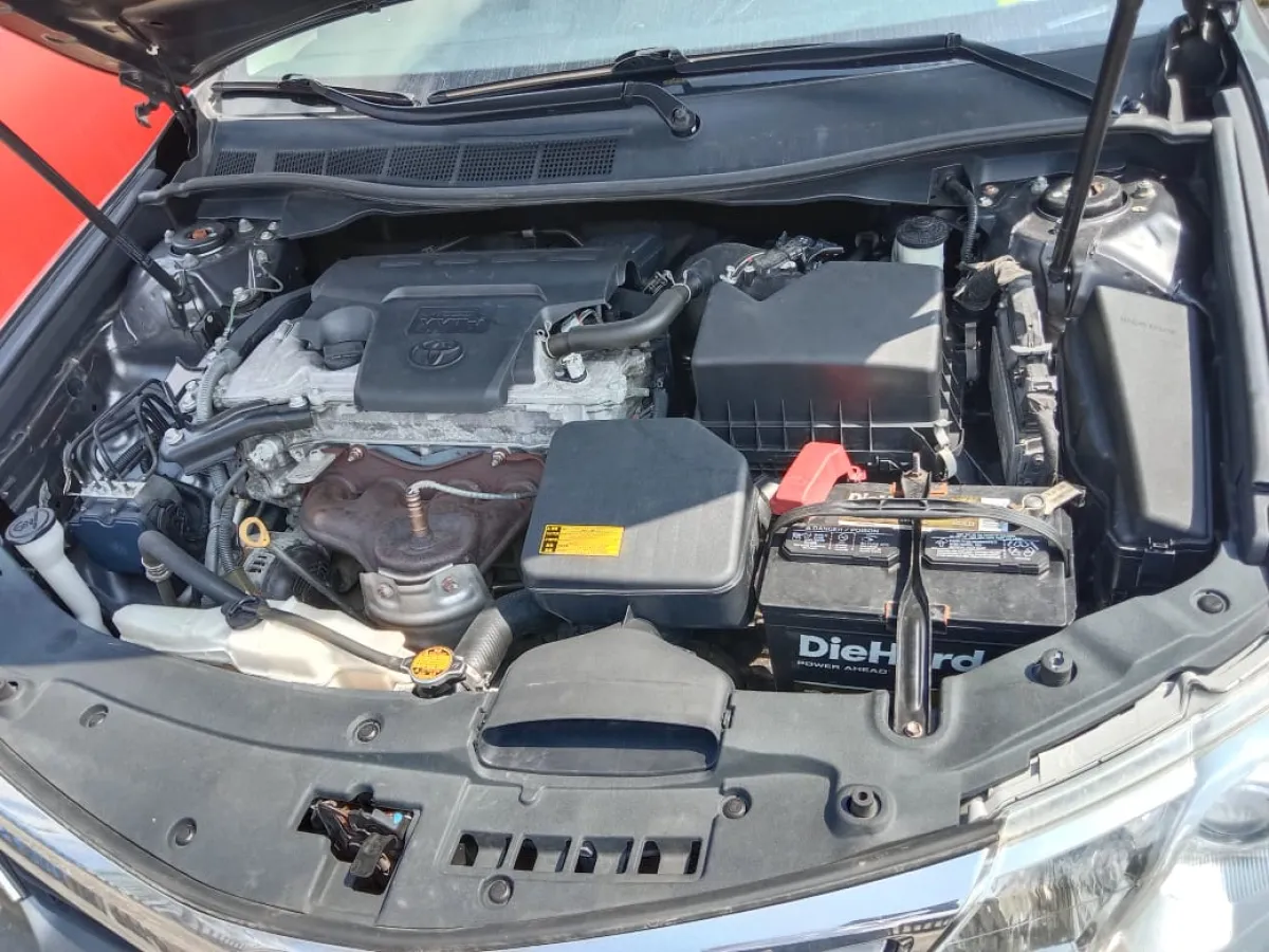 2013 Toyota Camry XLE Grey - Image 2