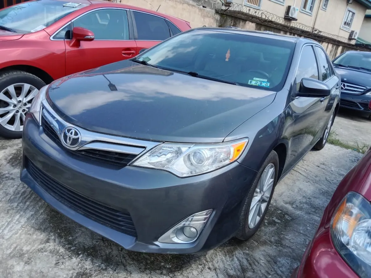 2013 Toyota Camry XLE Grey - Image 4