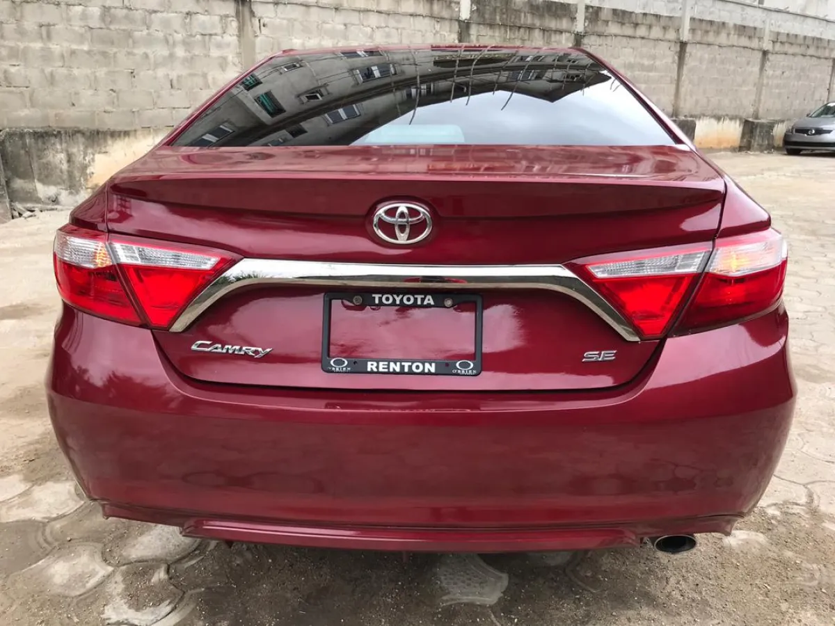 Lagos Clean Tokunbo 2017 Toyota Camry SE - Image 1