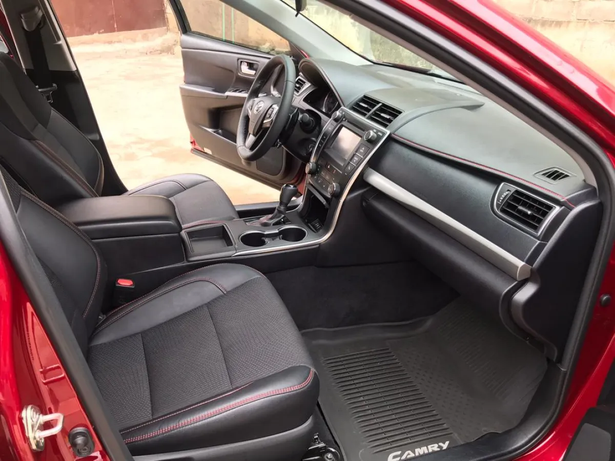 Lagos Clean Tokunbo 2017 Toyota Camry SE - Image 3
