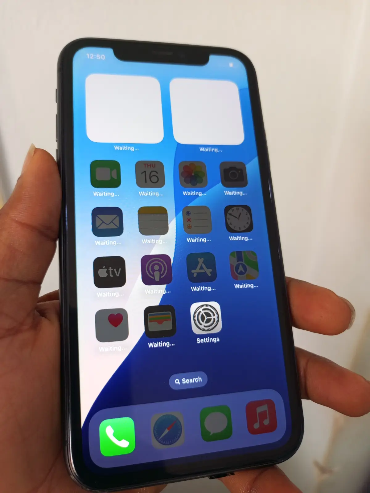 iPhone 11 - Image 2