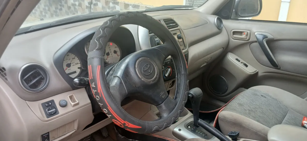 Toyota RAV-4 2003. Local Used. In working condition. - Image 3
