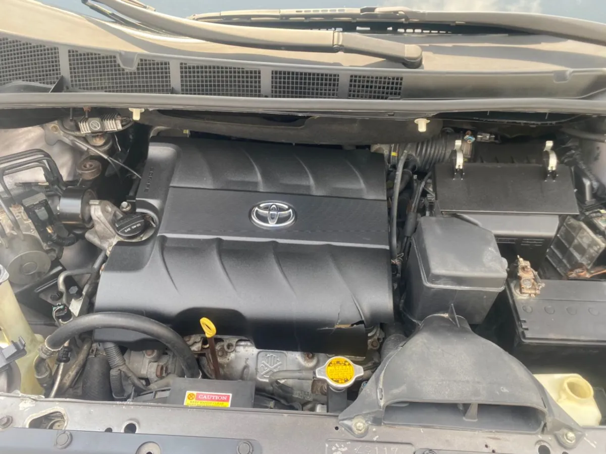 Foreign Used 2016 Toyota Sienna LE - Image 2