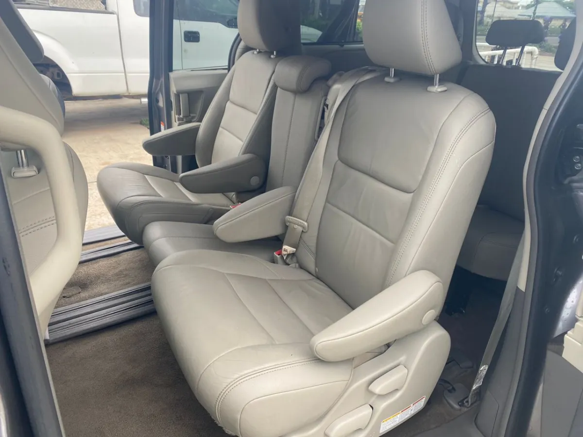 Super Clean 2018 Tokunbo Sienna XLE - Image 3