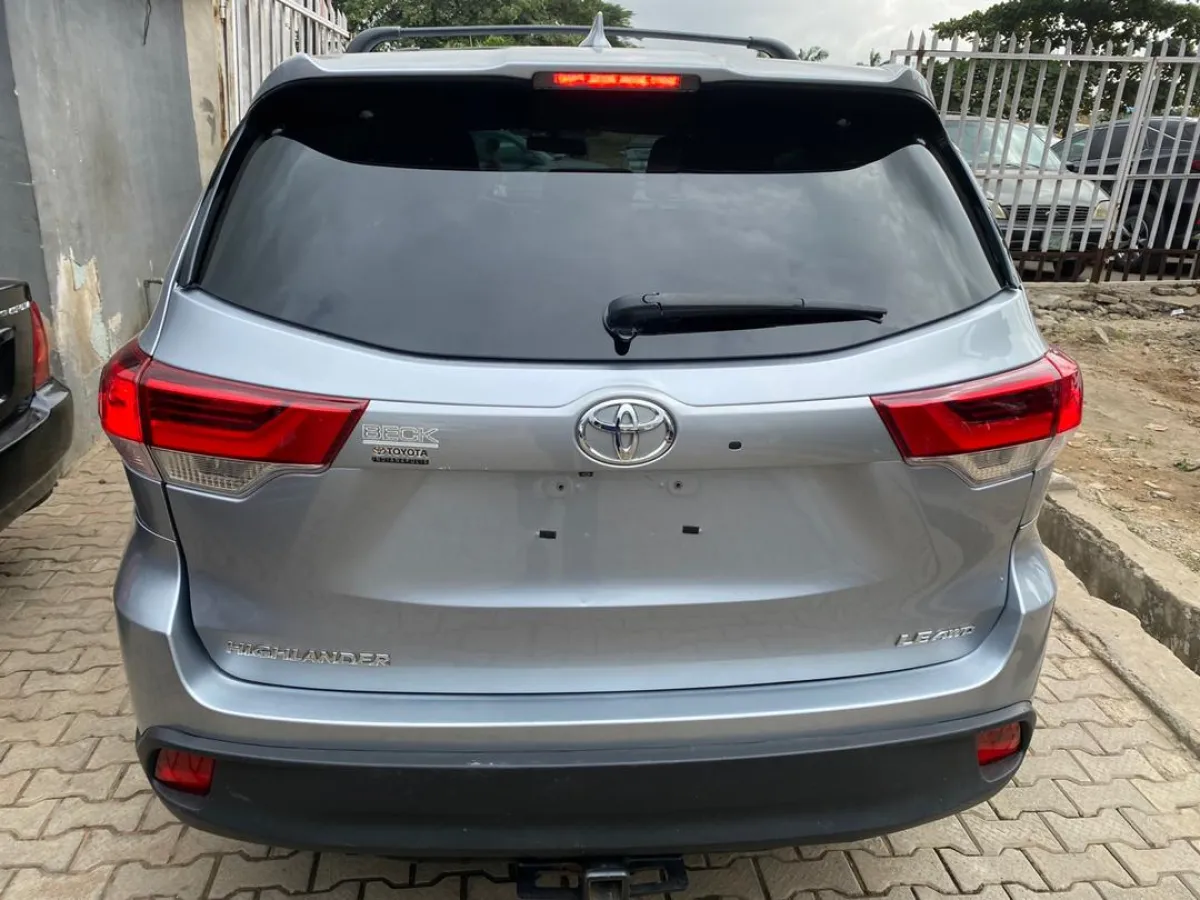 Toyota highlander 2014 silver - Image 1