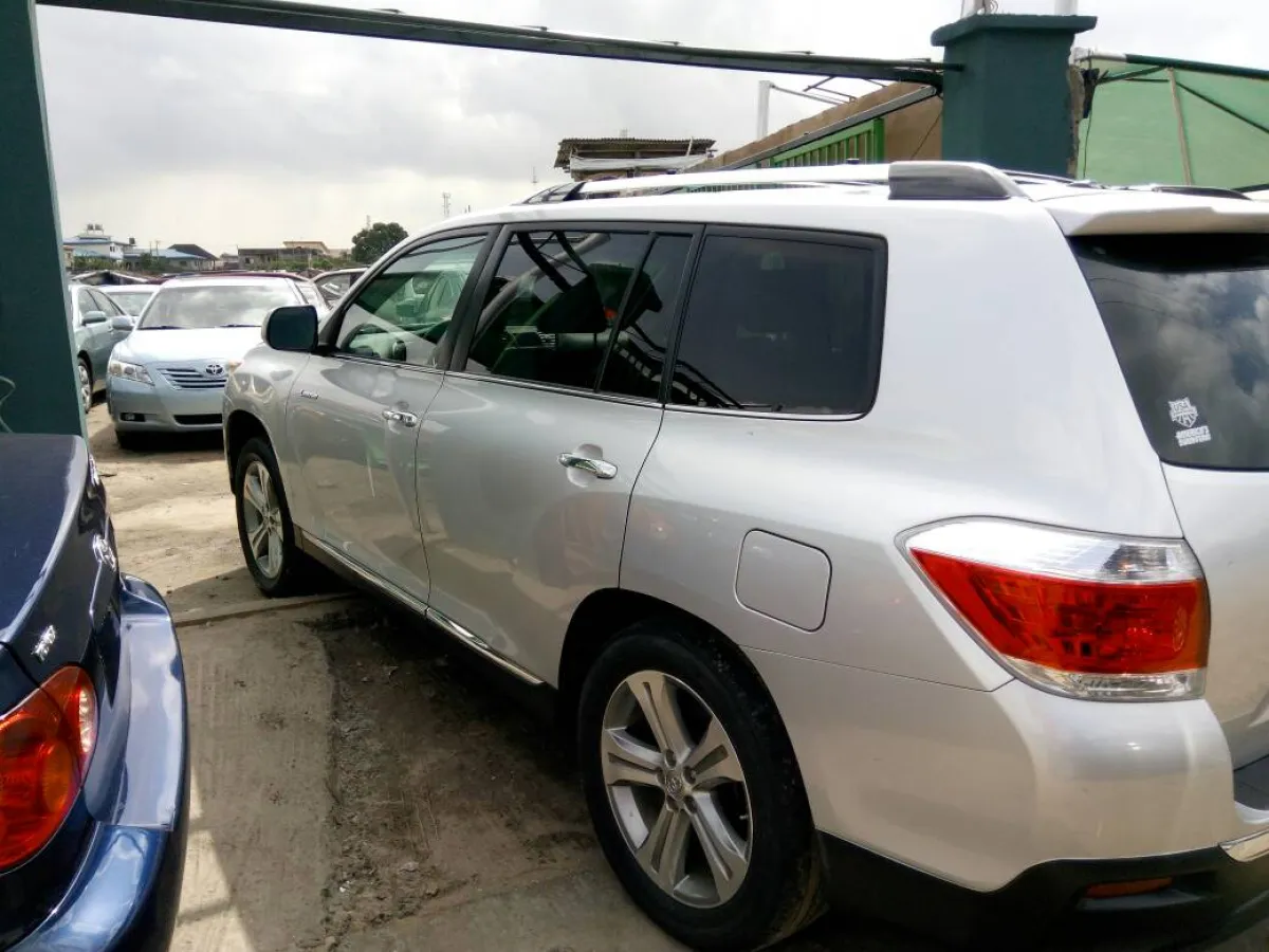 2011 Model Toyota Highlander Limited Toks Fully Loaded - Image 5