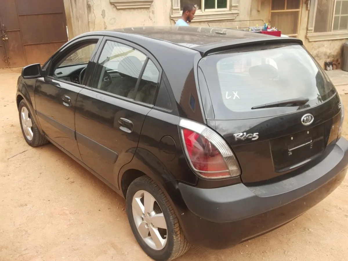 Very sharp kia rio - Image 4