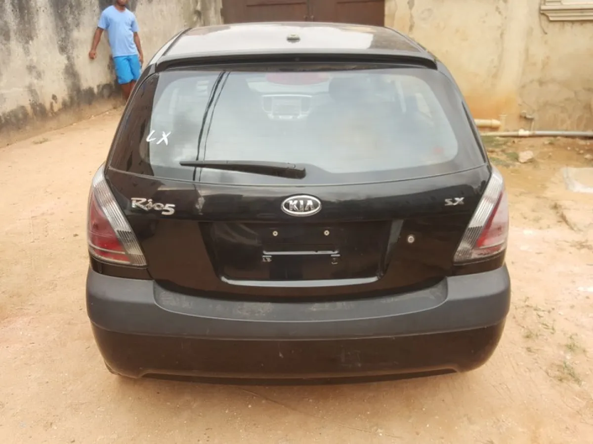 Very sharp kia rio - Image 5