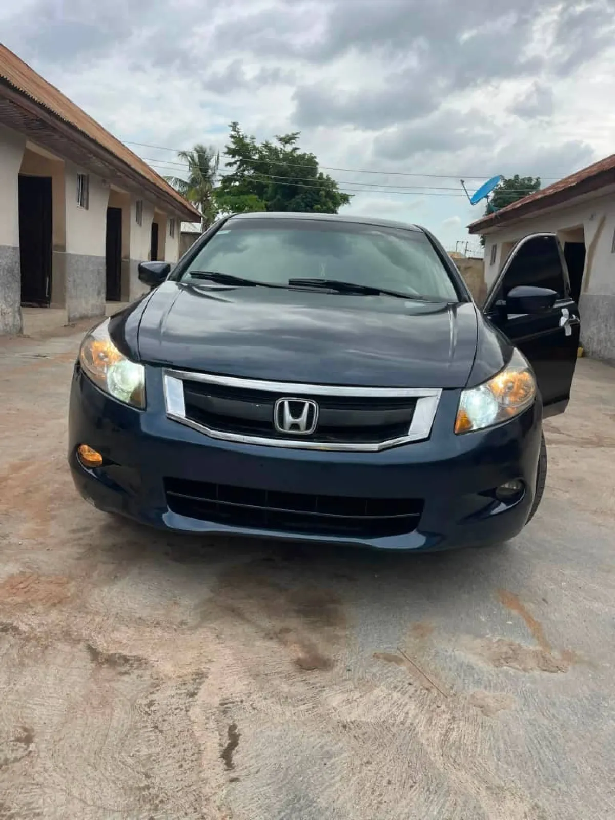 Neatly Used Honda accord 2008 - Image 2