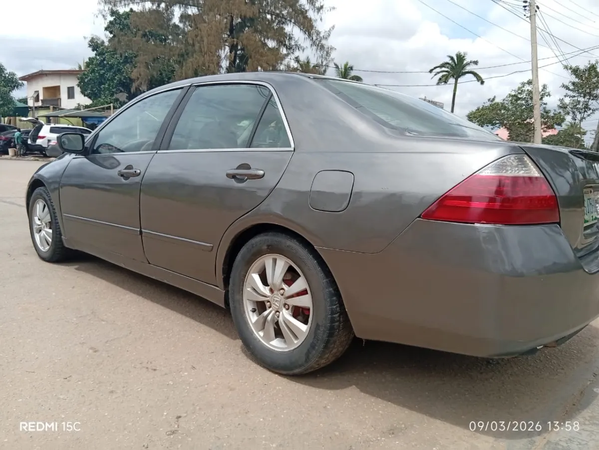 Extremely Clean Registered 2007 Honda Accord DC V4 - Image 8