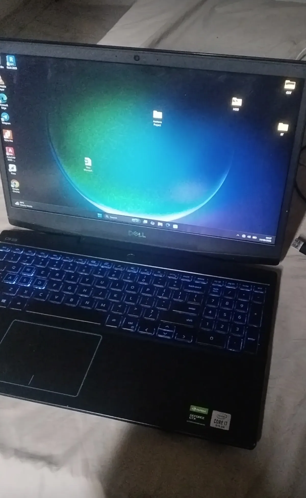 Laptop - Image 3
