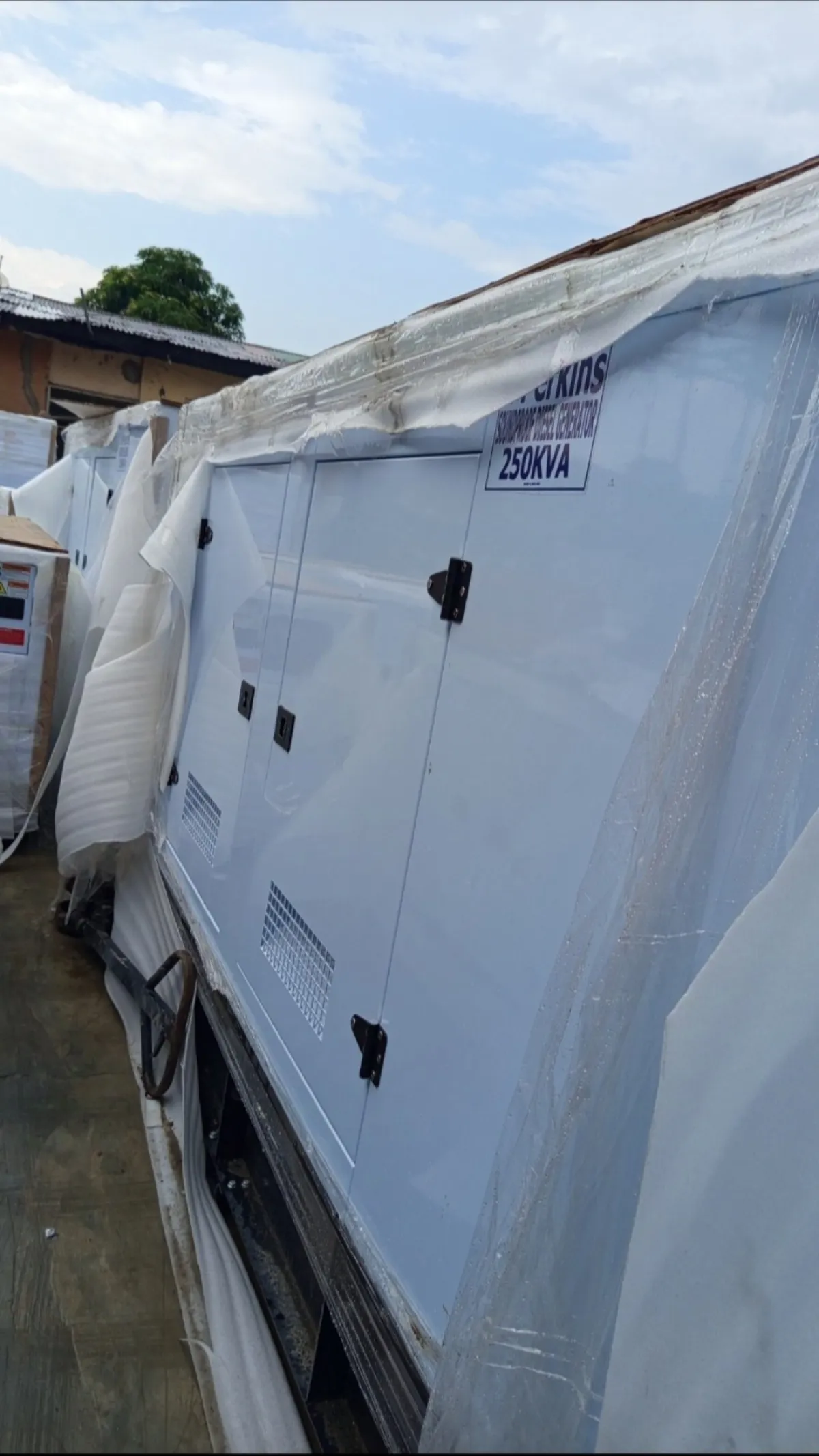 Reliable 250kva perkins soundproof diesel generator available - Image 4