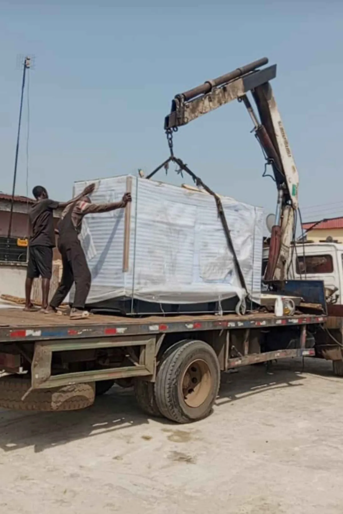 Best 150kva perkins soundproof diesel generator available - Image 2