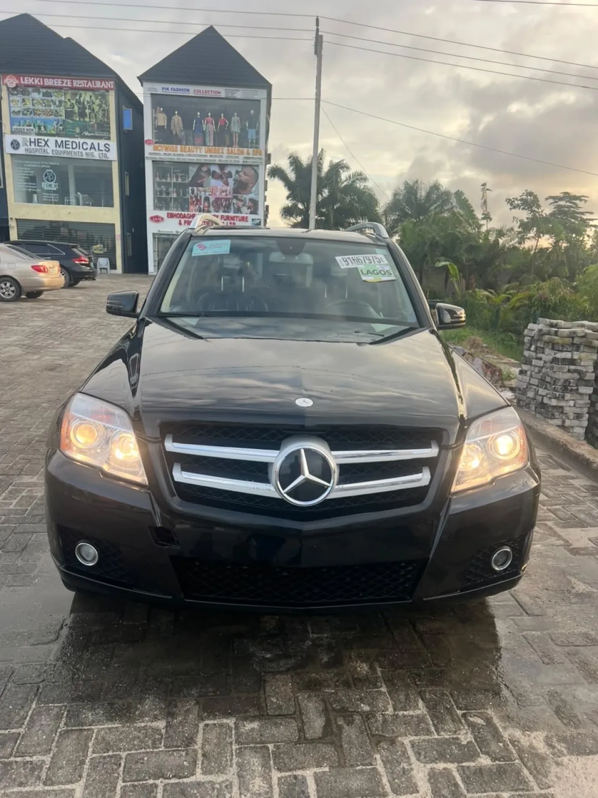 TOKUNBO 2010 Mercedes Benz GLK350 4Matoc Fullest Option - Image 1