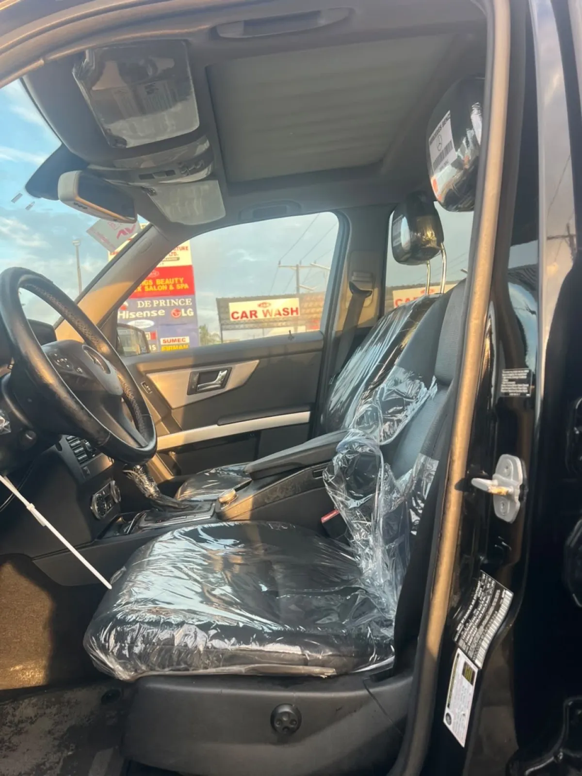 TOKUNBO 2010 Mercedes Benz GLK350 4Matoc Fullest Option - Image 2