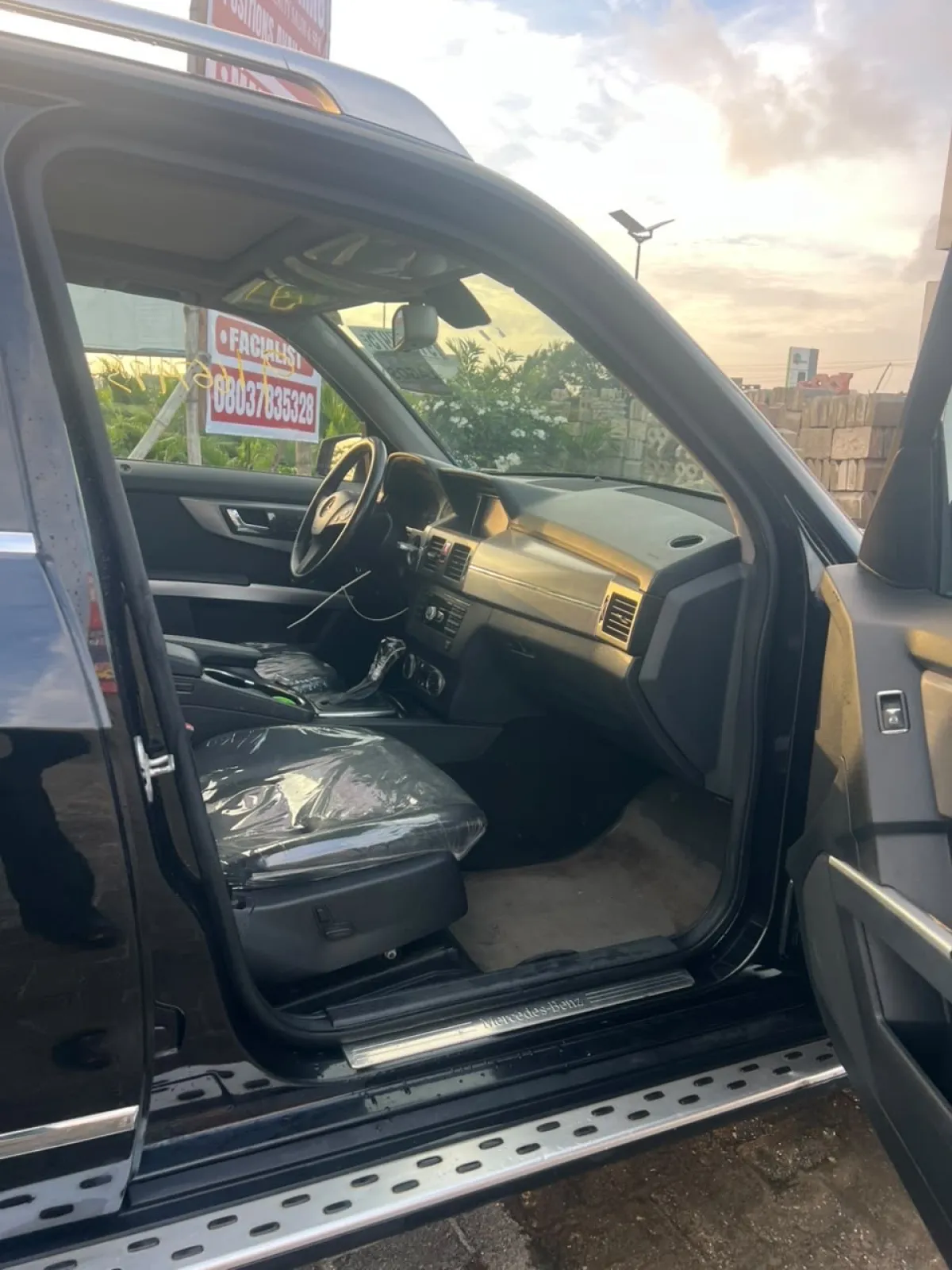 TOKUNBO 2010 Mercedes Benz GLK350 4Matoc Fullest Option - Image 3
