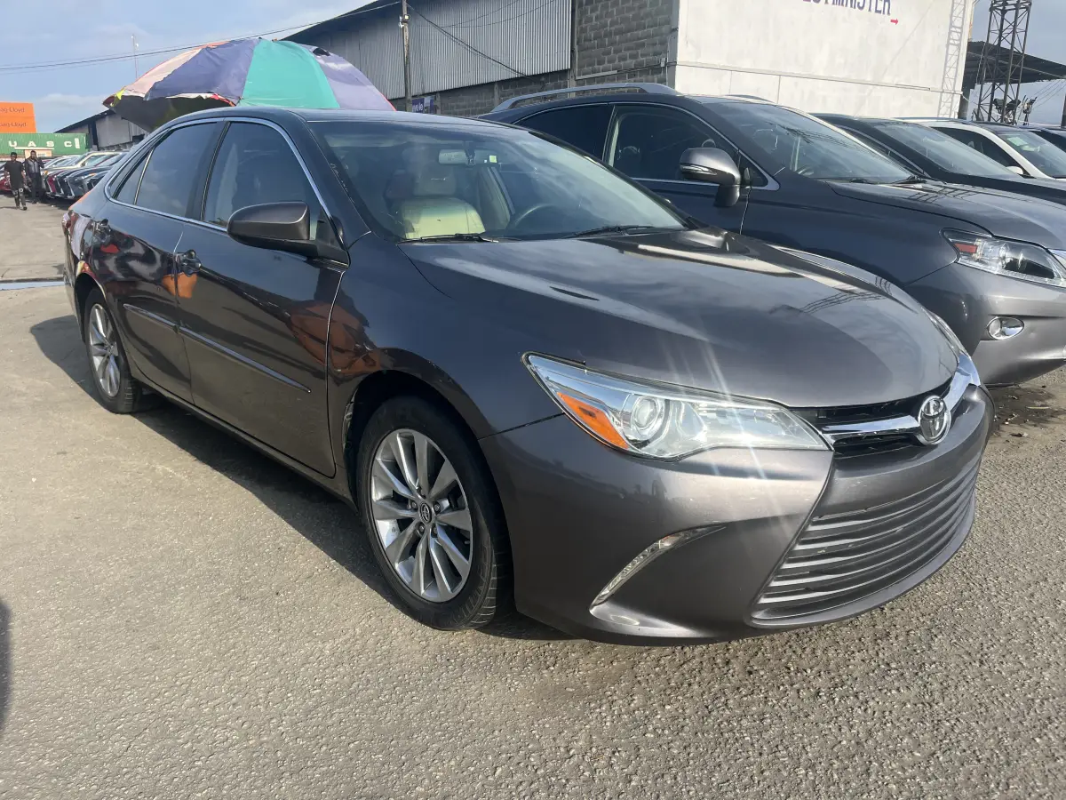 Foreign Used 2016 Toyota camry - Image 1