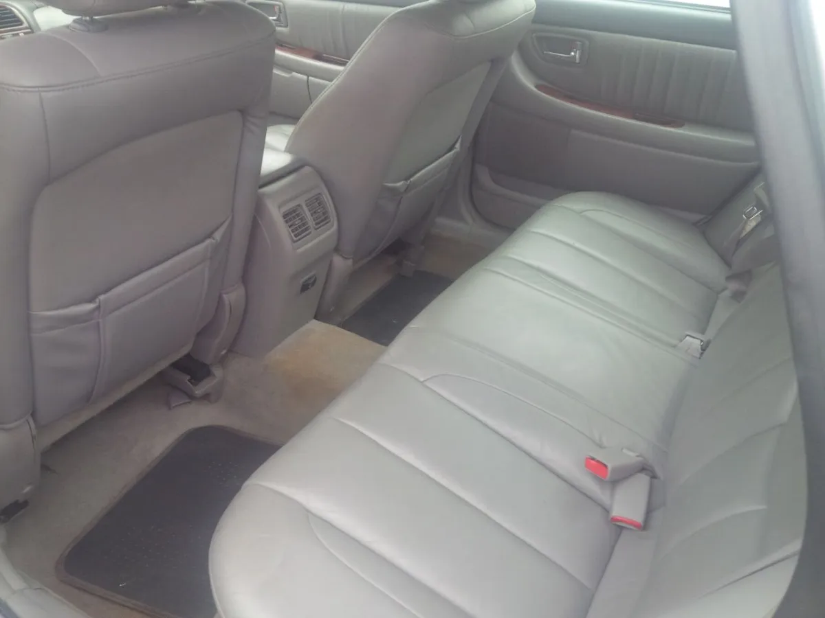 2004 Toyota Avalon - Image 2
