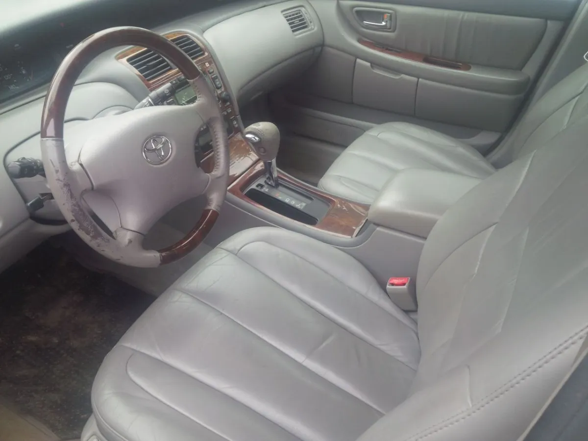 2004 Toyota Avalon - Image 3