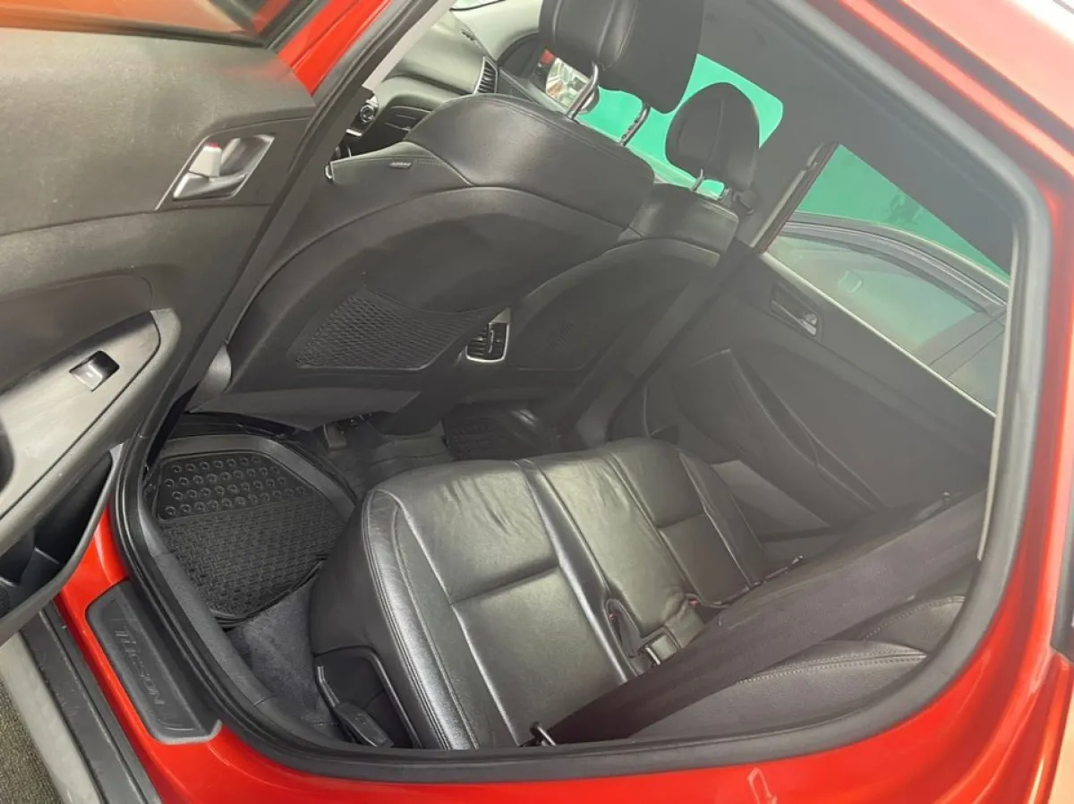2017 Hyundai Tucson - Image 2